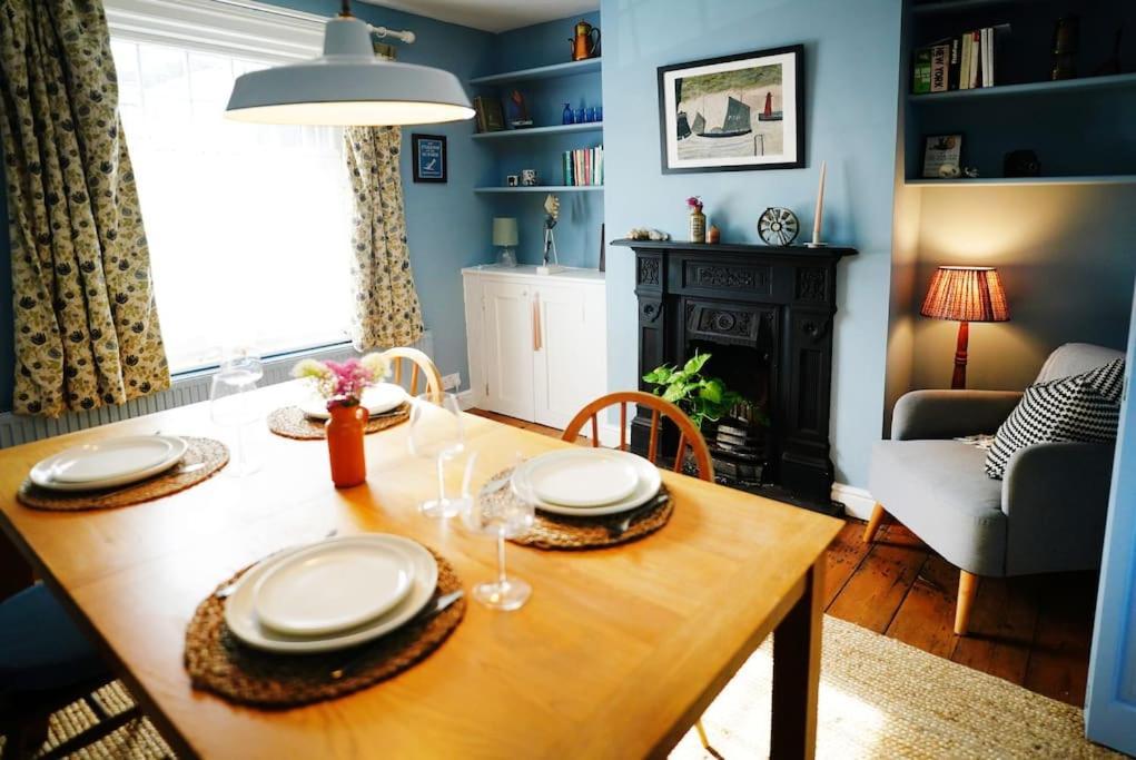 Northdene Cottage - Cosy Old Fisherman'S Cottage Two Mins From Sea - Free Parking - Wood Burning Stove - Roll Top Bath - Dog Friendly Deal Exterior foto