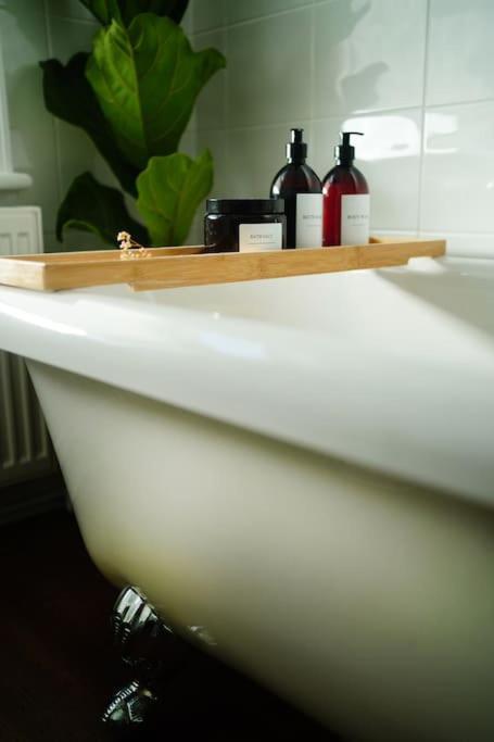 Northdene Cottage - Cosy Old Fisherman'S Cottage Two Mins From Sea - Free Parking - Wood Burning Stove - Roll Top Bath - Dog Friendly Deal Exterior foto